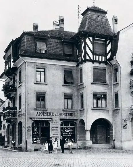The Haus Merkur on Rabenplatz with the pharmacy, historic photograph