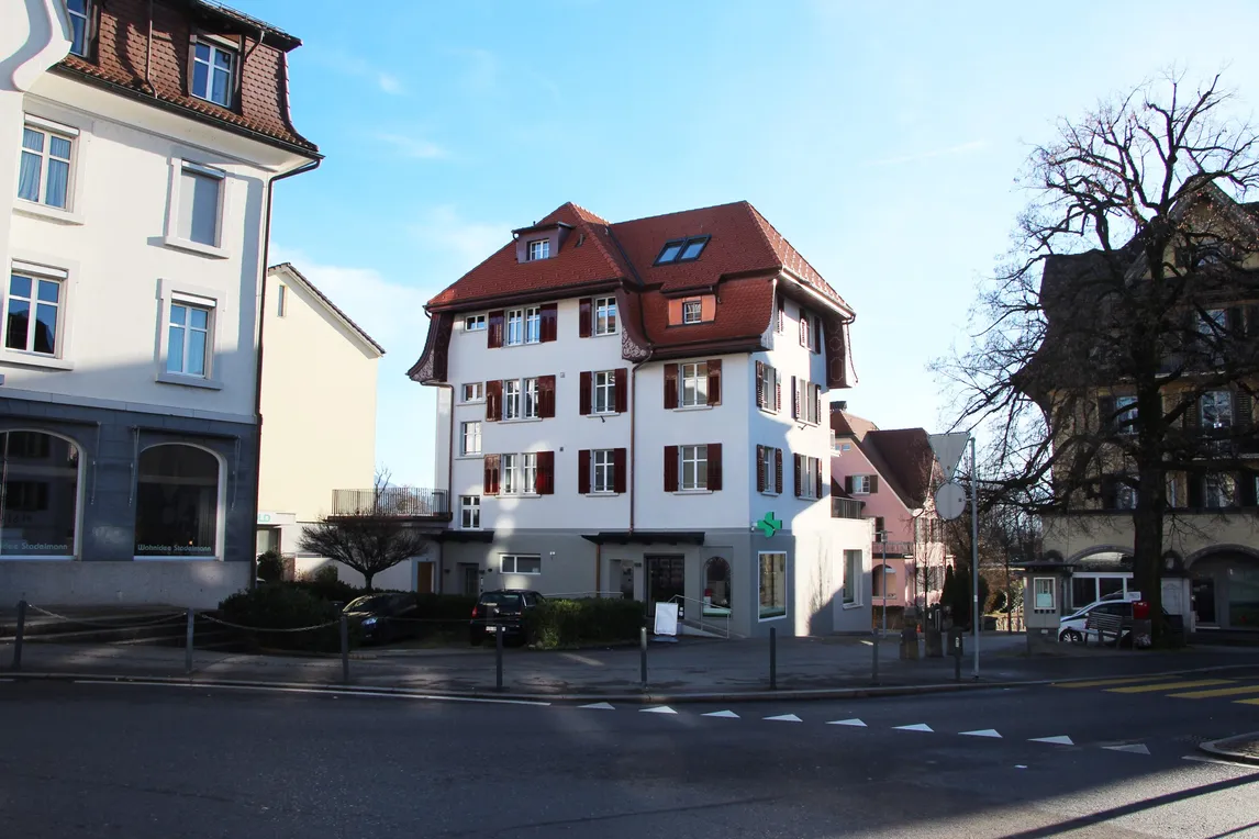Aussenansicht der Anklin Apotheke an der Poststrasse 3 in Cham